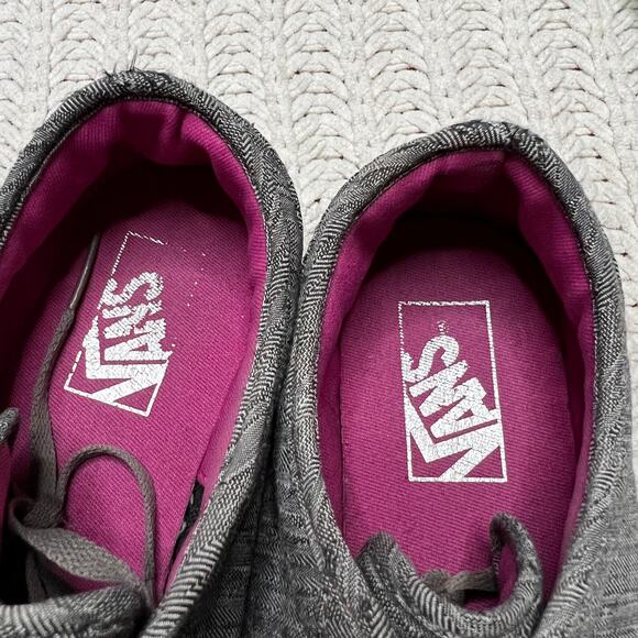 Vans| Woman’s lace up gray canvas low top sneakers - Picture 7 of 9
